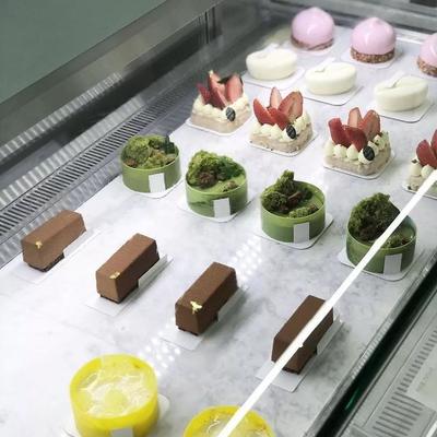 我想開一家這樣的甜點店,應(yīng)季產(chǎn)品鋪滿了整個蛋糕冷柜!
